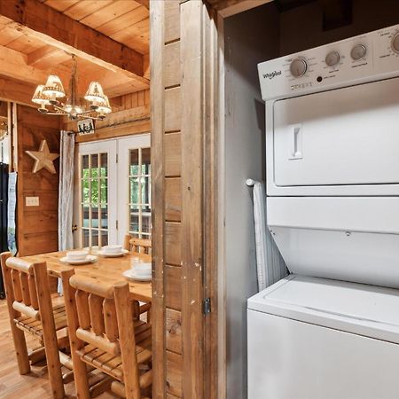 A Charming Cabin, Pool, Firepit, Hot Tub-Jacuzzi 蓋特林堡 外观 照片