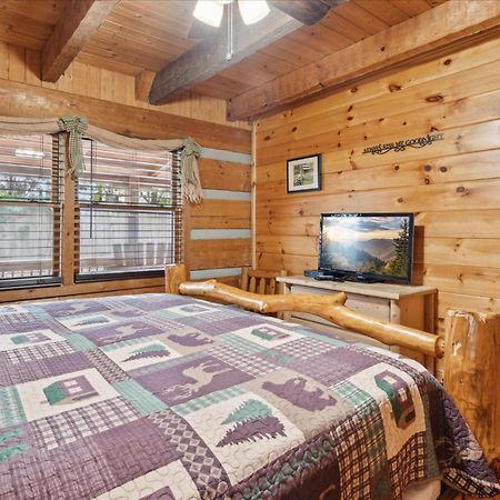 A Charming Cabin, Pool, Firepit, Hot Tub-Jacuzzi 蓋特林堡 外观 照片