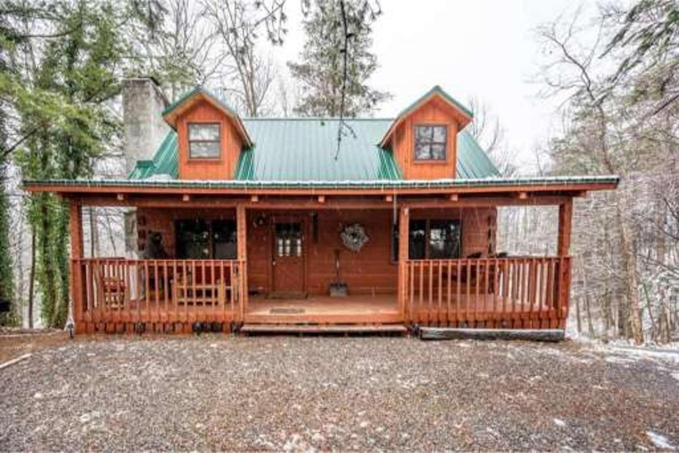 A Charming Cabin, Pool, Firepit, Hot Tub-Jacuzzi 蓋特林堡 外观 照片