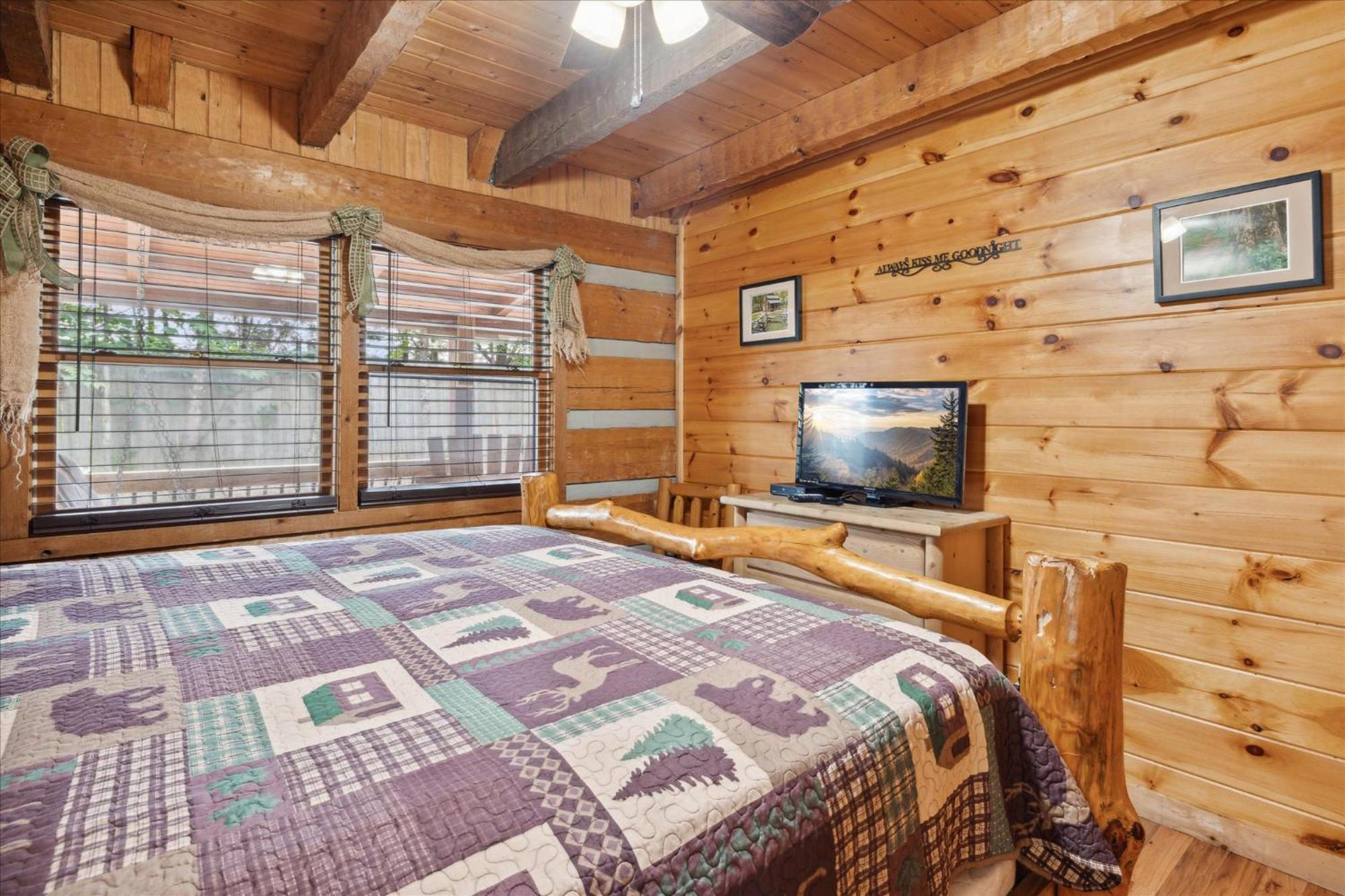 A Charming Cabin, Pool, Firepit, Hot Tub-Jacuzzi 蓋特林堡 外观 照片