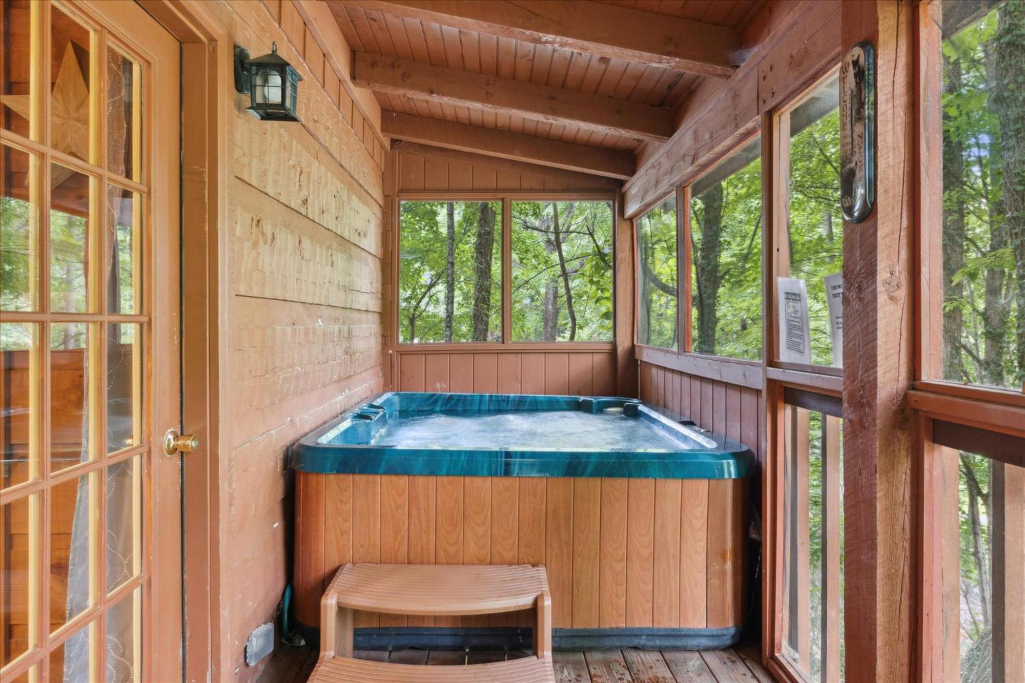 A Charming Cabin, Pool, Firepit, Hot Tub-Jacuzzi 蓋特林堡 外观 照片