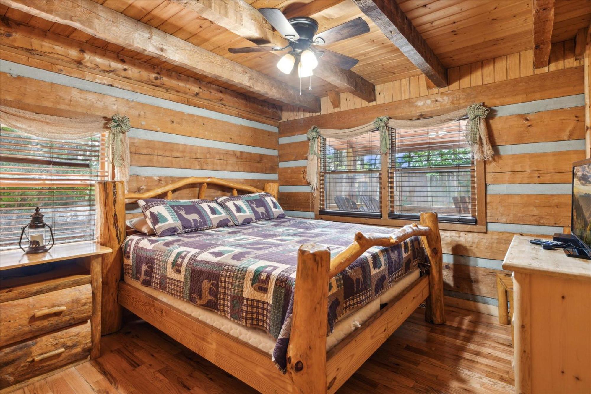 A Charming Cabin, Pool, Firepit, Hot Tub-Jacuzzi 蓋特林堡 外观 照片