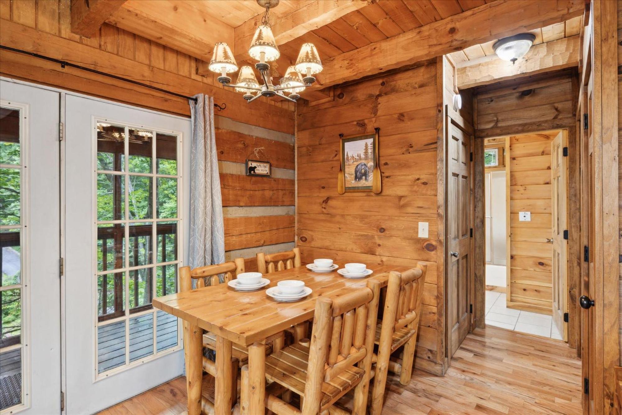 A Charming Cabin, Pool, Firepit, Hot Tub-Jacuzzi 蓋特林堡 外观 照片