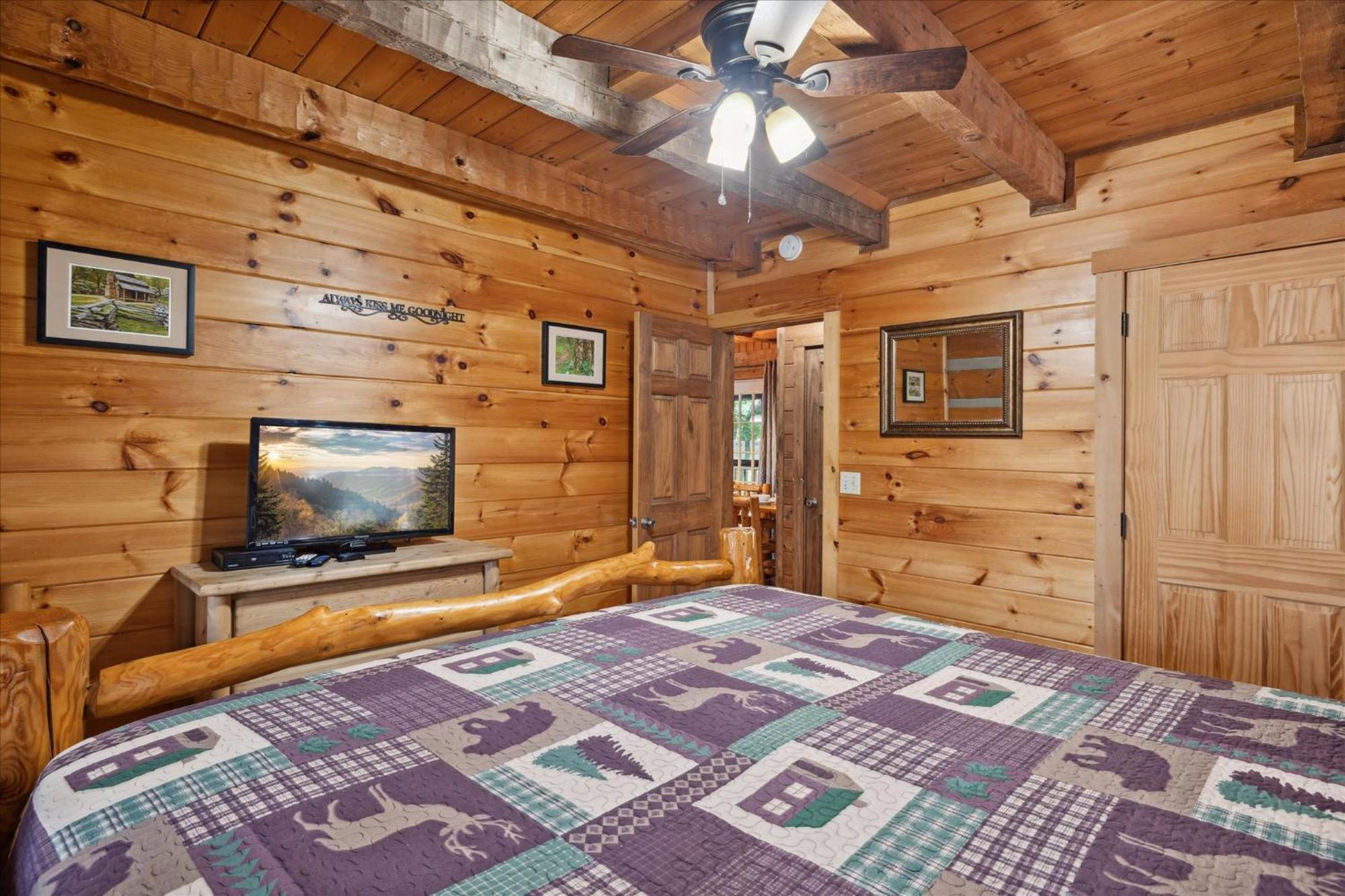 A Charming Cabin, Pool, Firepit, Hot Tub-Jacuzzi 蓋特林堡 外观 照片